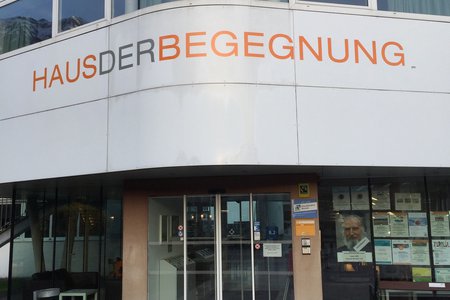Bild von der Vorderseite vom Haus der Begegnung